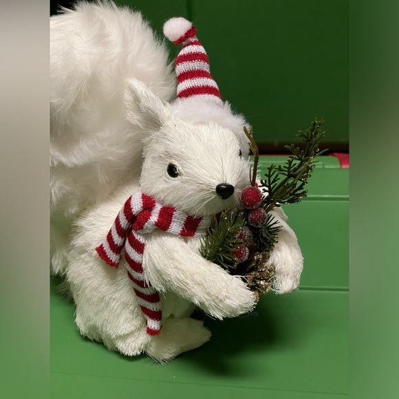 White Christmas Woodland Squirrel - Picture 9 of 12
